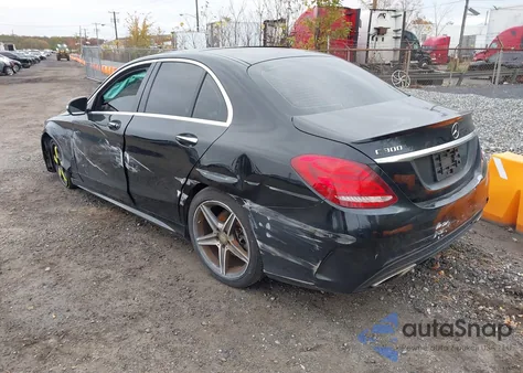 2015 Mercedes-Benz C 300 Sport 4Matic z USA, uszkodzony, nr VIN 55SWF4KB9FU071432